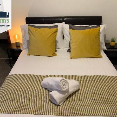 Rodsley - 2 Bedroom 1St Floor Flat Free Parking Wifi And Netflix Gateshead Buitenkant foto