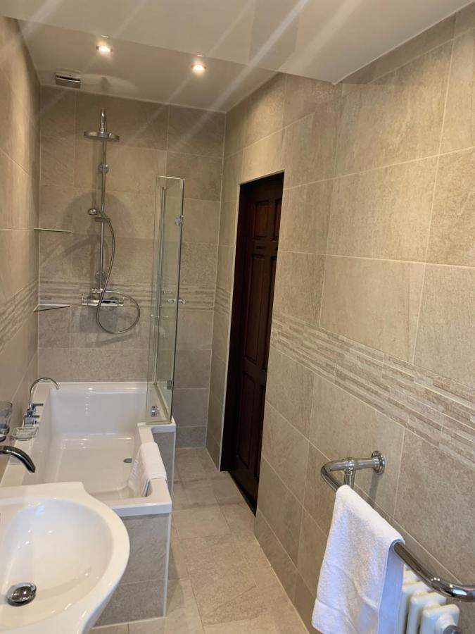 Rodsley - 2 Bedroom 1St Floor Flat Free Parking Wifi And Netflix Gateshead Buitenkant foto