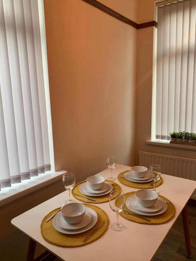 Rodsley - 2 Bedroom 1St Floor Flat Free Parking Wifi And Netflix Gateshead Buitenkant foto