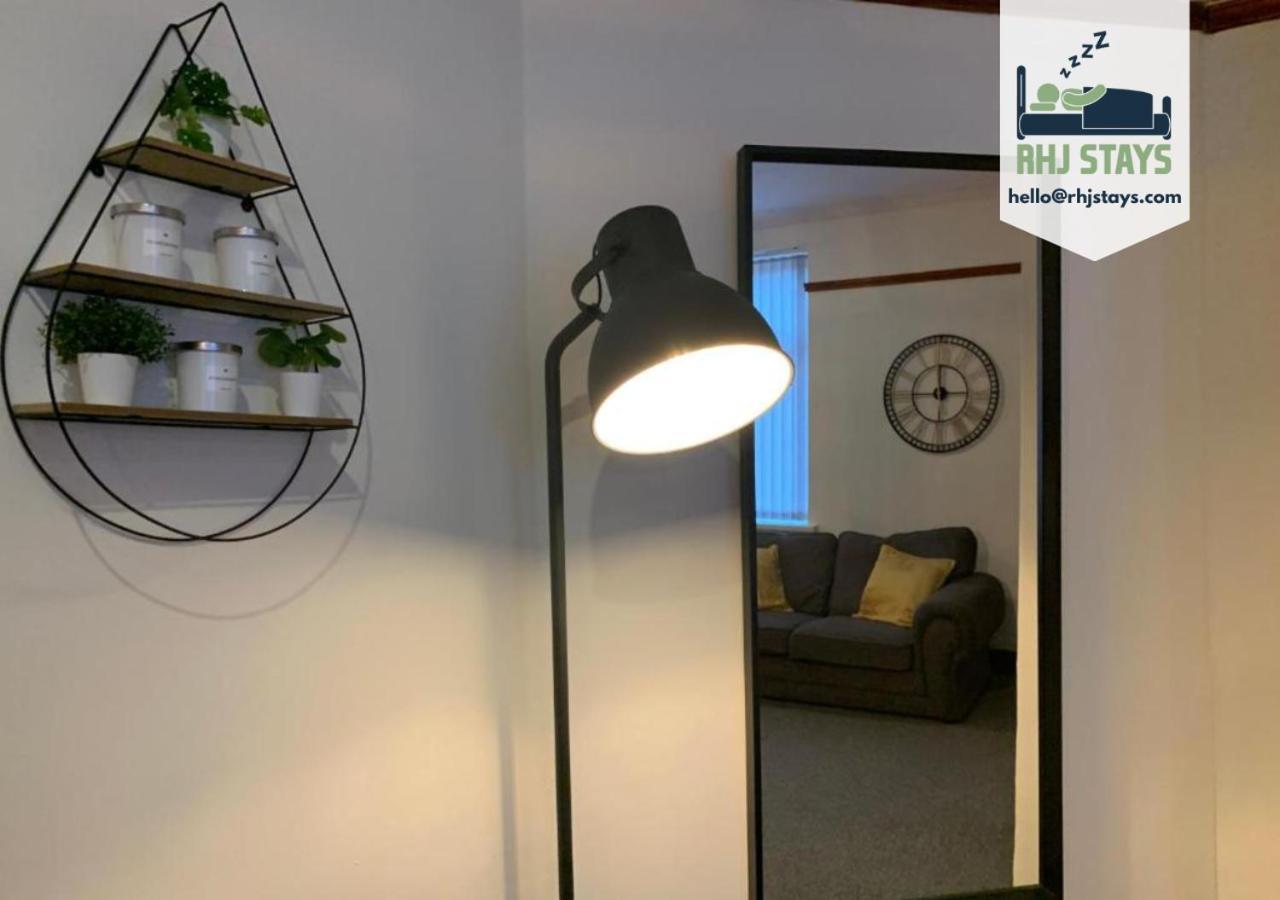 Rodsley - 2 Bedroom 1St Floor Flat Free Parking Wifi And Netflix Gateshead Buitenkant foto