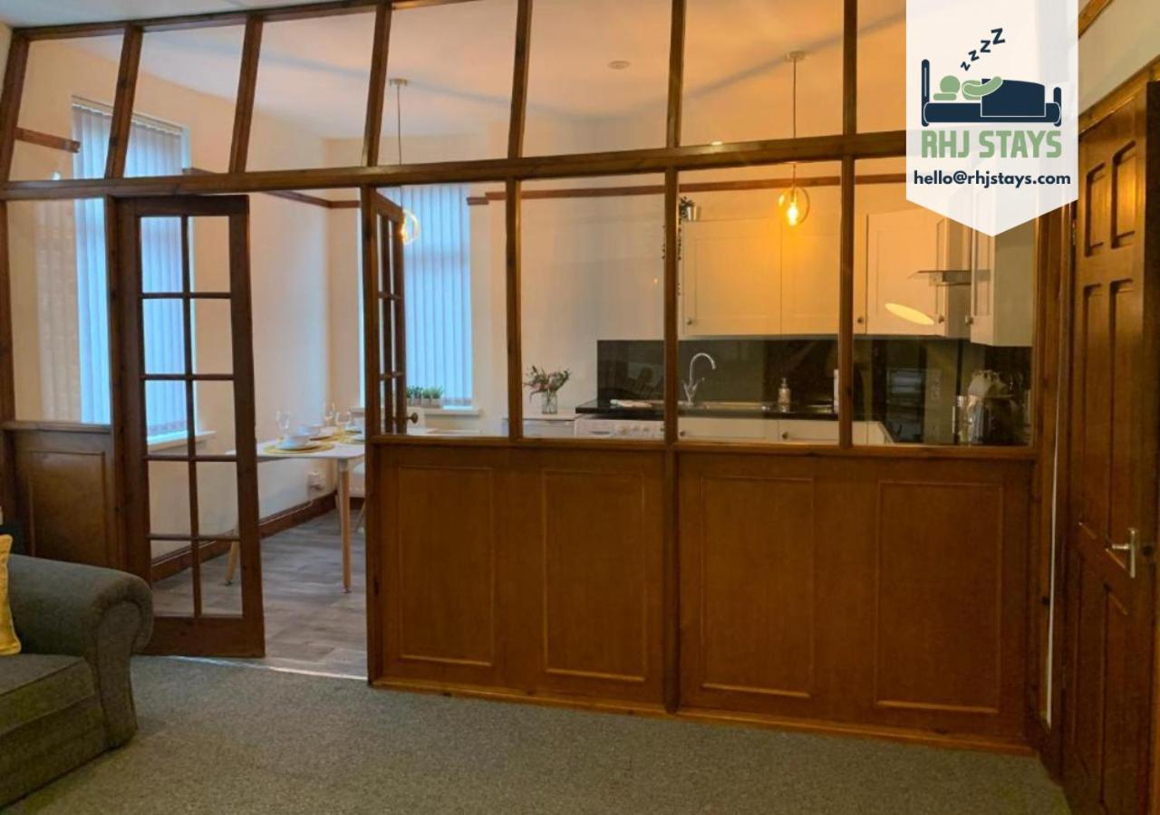 Rodsley - 2 Bedroom 1St Floor Flat Free Parking Wifi And Netflix Gateshead Buitenkant foto
