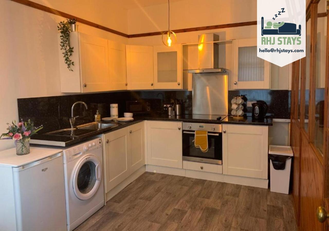 Rodsley - 2 Bedroom 1St Floor Flat Free Parking Wifi And Netflix Gateshead Buitenkant foto
