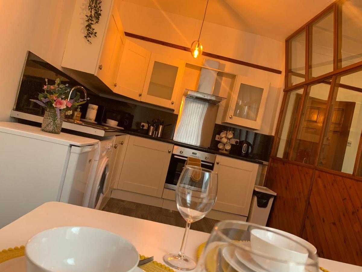 Rodsley - 2 Bedroom 1St Floor Flat Free Parking Wifi And Netflix Gateshead Buitenkant foto