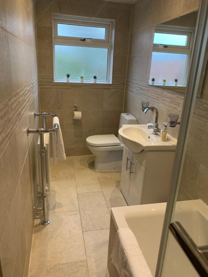 Rodsley - 2 Bedroom 1St Floor Flat Free Parking Wifi And Netflix Gateshead Buitenkant foto